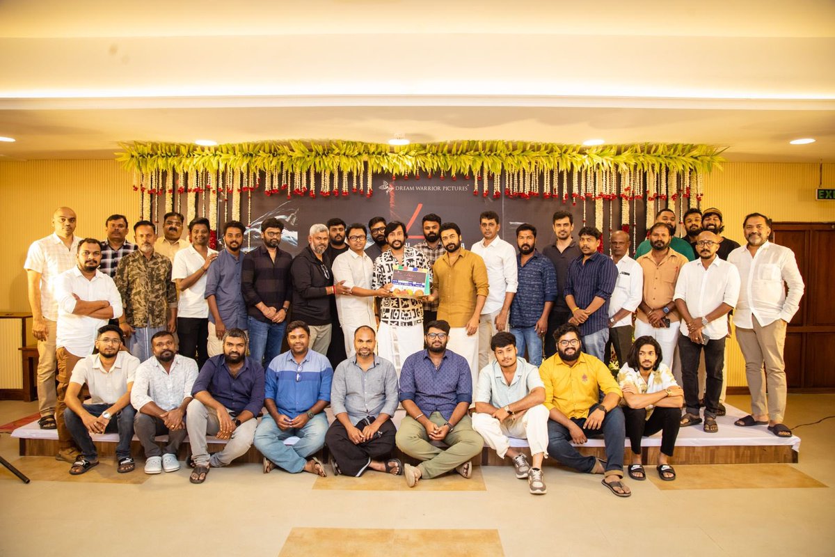 sekartweets's tweet photo. .@Suriya_offl sent a delicious cake (#HappyShooting) to the entire team of #Suriya45 although his scenes are yet to be shot. He was impressed with unity of the team and @RJ_Balaji ‘s humorous way of introducing his technicians and effortlessly extracting the work from them. Will be a different film for #Suriya 👌👍👍
