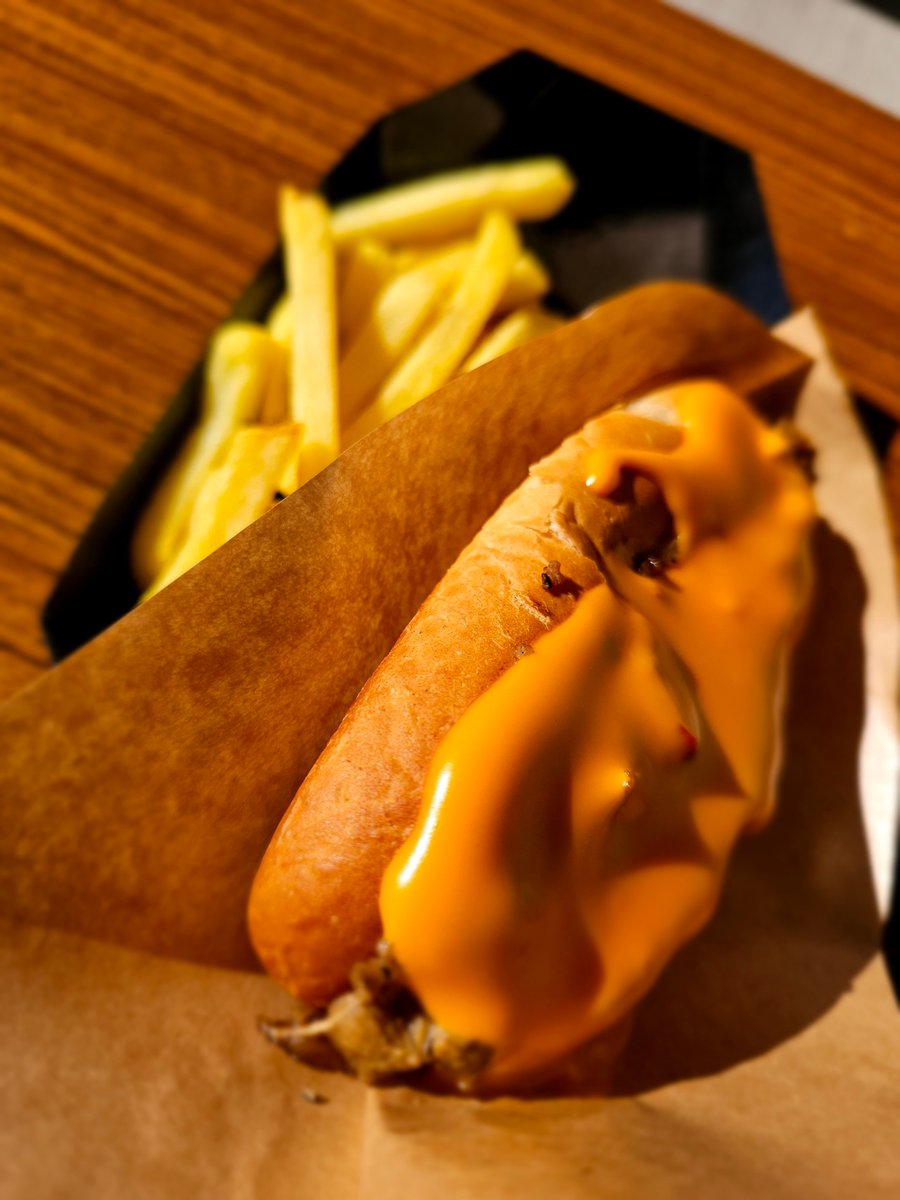 Ninja_Hiro90025's tweet photo. 仕事の前にΨ( 'ч' ♡)ŧ‹"ŧ‹"ŧ‹"ŧ‹"
次の走行会まで待てなかった(笑)
#ShallowBee
#チーズステーキ
#チーズステーキポテトセット
#スーパービバホーム平塚 https://t.co/E3C79gESI3