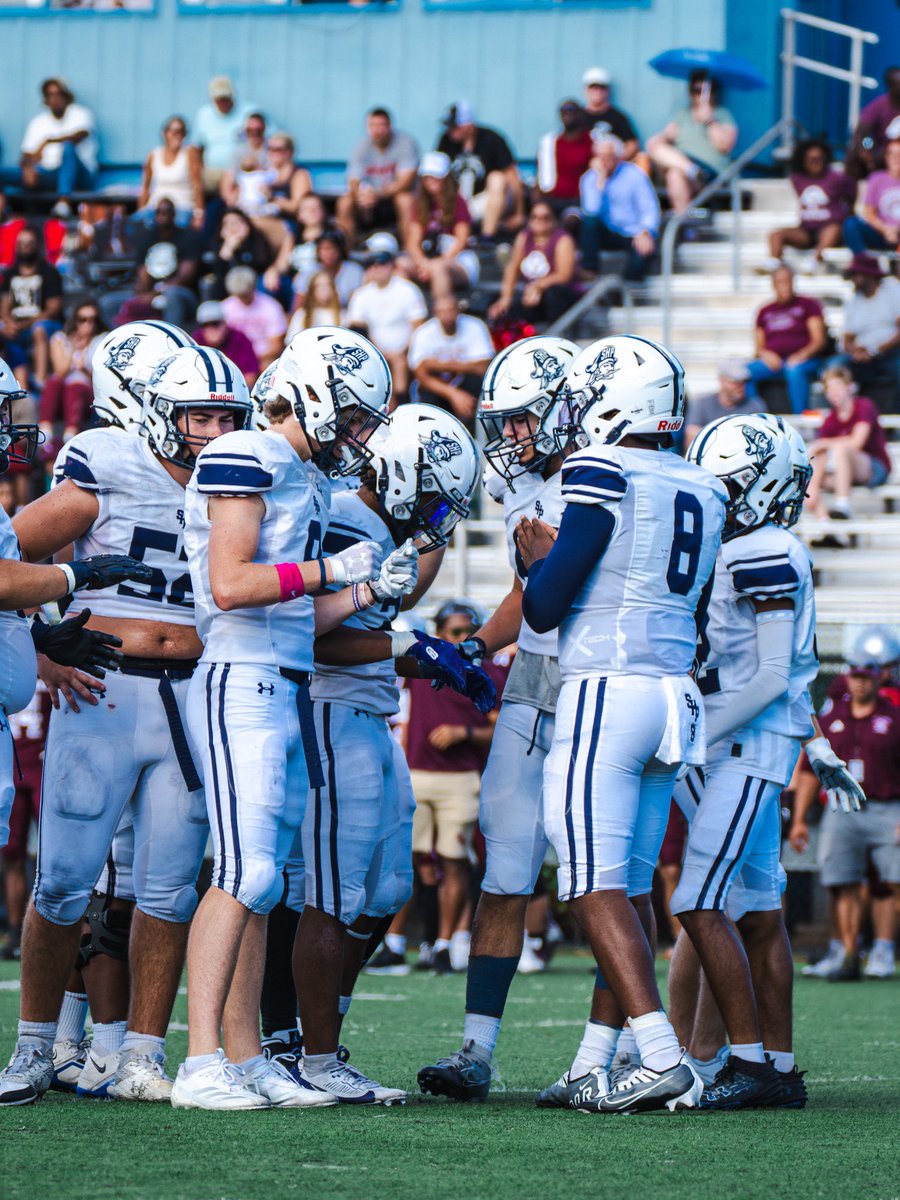 KahdenDavis's tweet image. Thankful to my parents, my siblings and my teammates and coaches for always pushing me to be better. Happy Thanksgiving.

@CoachBFitz @theprepfootball #Thanksgiving2024 #Romans828
