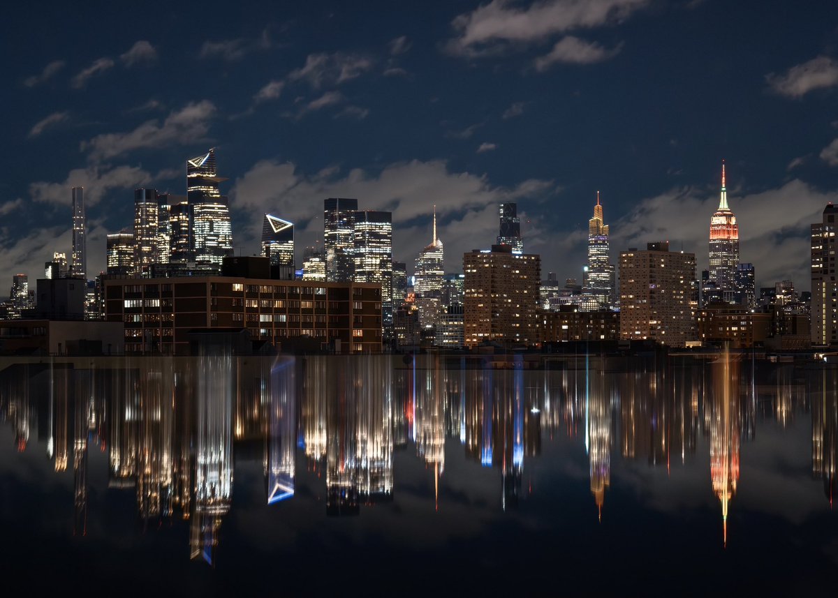 DanTVusa's tweet image. “Happy Thanks Giving”
It’s been quite the wet one…
Out shooting and having fun with puddles this evening.
#reflections #puddlegram #NYC #NewYorkCity