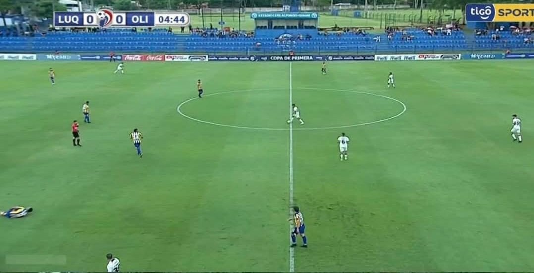 CAJDB's tweet photo. @Real_RSoffritti Tus fotos son antes del partido. Publicación falsa para obtener like, te dejo fotos del entre tiempo, solo norte llevo mas gente que vos siendo Campeón y con mejor horario. https://t.co/yyqVgTniMl