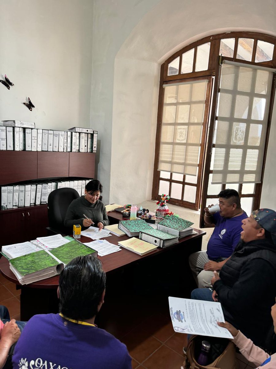 Este día recibí al Comité de Festejos del área de panteones del Sindicato Independiente 3 de Marzo a quienes les agradecí su confianza por hacerme participe en el apoyo de sus festividades del 12 de diciembre en el Panteón General, en el marco del Día de la Virgen de Guadalupe.