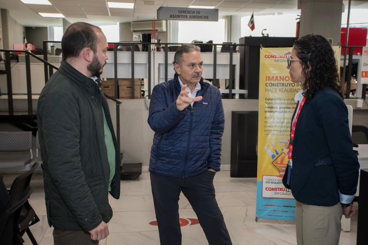 OctavioRomero_O's tweet photo. En nuestra visita a Tlaxcala también sostuvimos una reunión de trabajo con las y los compañeros de la delegación regional @Infonavit. Recalcamos la importancia de mejorar la atención y eliminar la burocracia para construir un Instituto con sensibilidad social. Además, recorrimos el Centro de Servicio para escuchar de primera mano las necesidades de las y los derechohabientes. 

Finalmente, cerramos la jornada en la Unidad Habitacional San Diego 94 de Apizaco, donde resolvimos las dudas de los vecinos sobre sus créditos y les explicamos los beneficios que el Instituto tiene para ellos. 

#2ndoPiso4T #DelEscritorioAlTerritorio
