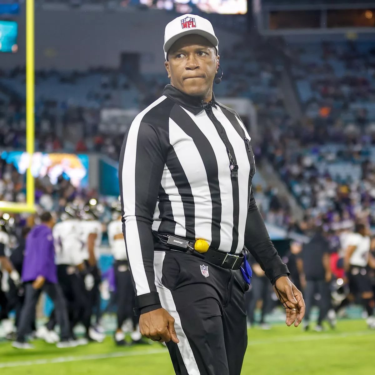 MLFootball's tweet photo. 🚨🚨TONIGHT HISTORY WAS MADE🚨🚨

The officiating crew for the #Packers vs. #Dolphins game is an all-Black crew.

Marking only the eighth time in NFL history that a game has been officiated by an all-Black crew.

(h/t @footballzebras) https://t.co/npi0ivzm66