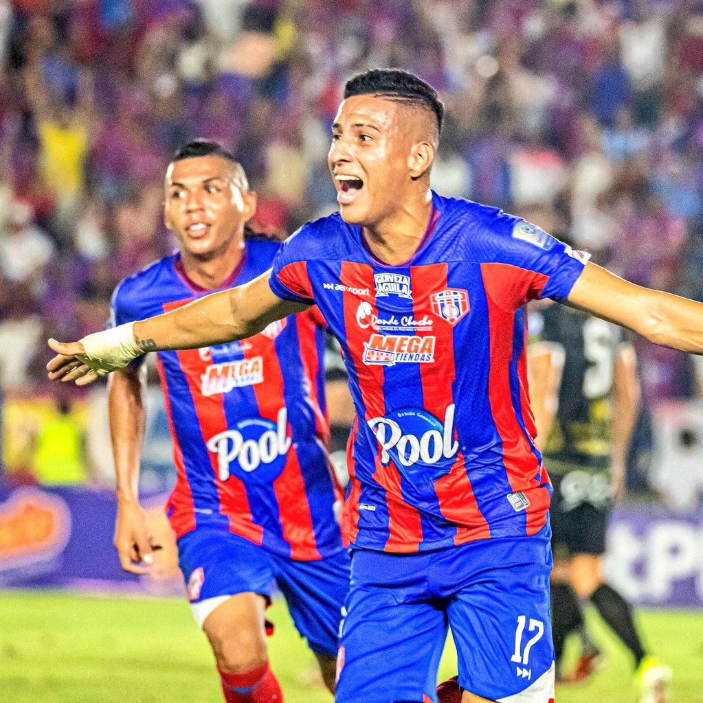 Futbolfpc's tweet photo. CICLÓN DE FÚTBOL! 💙❤️
#TorneoDeAscenso #FinalClausura
(Sarmiento 9' 45', Blanco 36', Sención 69')
🌪️ UNIÓN: ⚽⚽⚽⚽
🤠 LLANEROS: 🚫
Con un fútbol DIGNO DE LA A, el Unión Magdalena pegó primero en la final del semestre y quedó a UN TRIUNFO de ascender a la A directamente. https://t.co/jrNHGuhh59