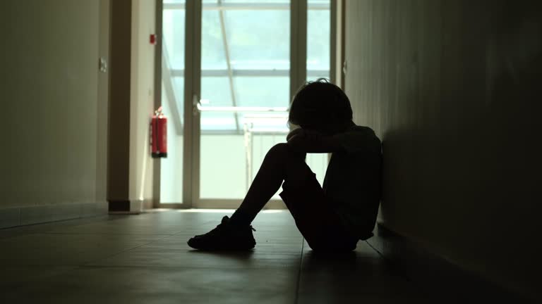 विरासत में हर बार सोना चांदी नहीं मिलता,
कई बार जिम्मेदारियां भी मिलती है । 😔😔