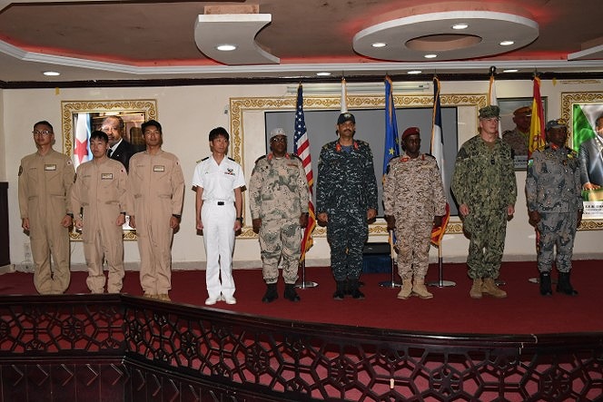JMSDF_SDF_ENG's tweet photo. The 55th #DAPE conducted a Japan-U.S.-EU(Spain)-Djibouti multilateral exercise off Northwest Coast of Djibouti to improve interoperability with the participating navies and deepened mutual understanding with the Royal Djiboutian Navy.#BullShark #CounterPiracy https://t.co/rxjqcG7Z1b