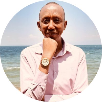 LewiscFreedom's tweet photo. Iyi mbwa y'#Agasaza, ishaje itarongoye, #RobertMugabe, haryango niyo iri guhamagarira #Ababtutsi kwica #Abahutu?
Sha muzibeshye, nubwo mwabamaze ariko abasigaye si #Ibigwari. Barabiteguye Sha, nubwo mufite #Imbunda, ariko Imana izarwanirira #Abahutu! https://t.co/B0ODkkA8NA