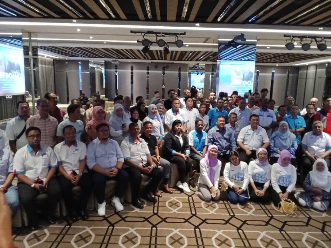pkr_segambut's tweet photo. Jelajah Setiausaha Agong Peringkat Wilayah Persekutuan 2024

📅 28 November 2024
📍 Komune Living &amp; Wellness

🇲🇾🇲🇾🇲🇾

KEADILAN UNTUK SEMUA.

#KeadilanMalaysia​​
#KeadilanSegambut​​
#PKRSegambut​​
#LawanTetapLawan
#PakatanHarapan
#KitaBoleh​​
#penerangankeadilan https://t.co/Tuw4F8CXLK