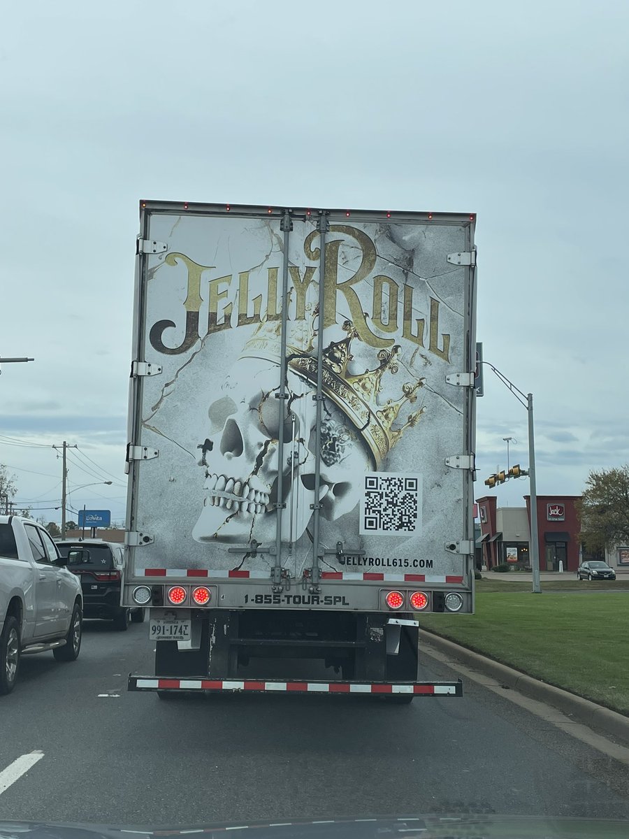 Saw <a href="/JellyRoll615/">Jelly Roll</a> Truck rolling through East Texas today. Great way to start Thanksgiving. <a href="/laineywilson/">Lainey Wilson</a>