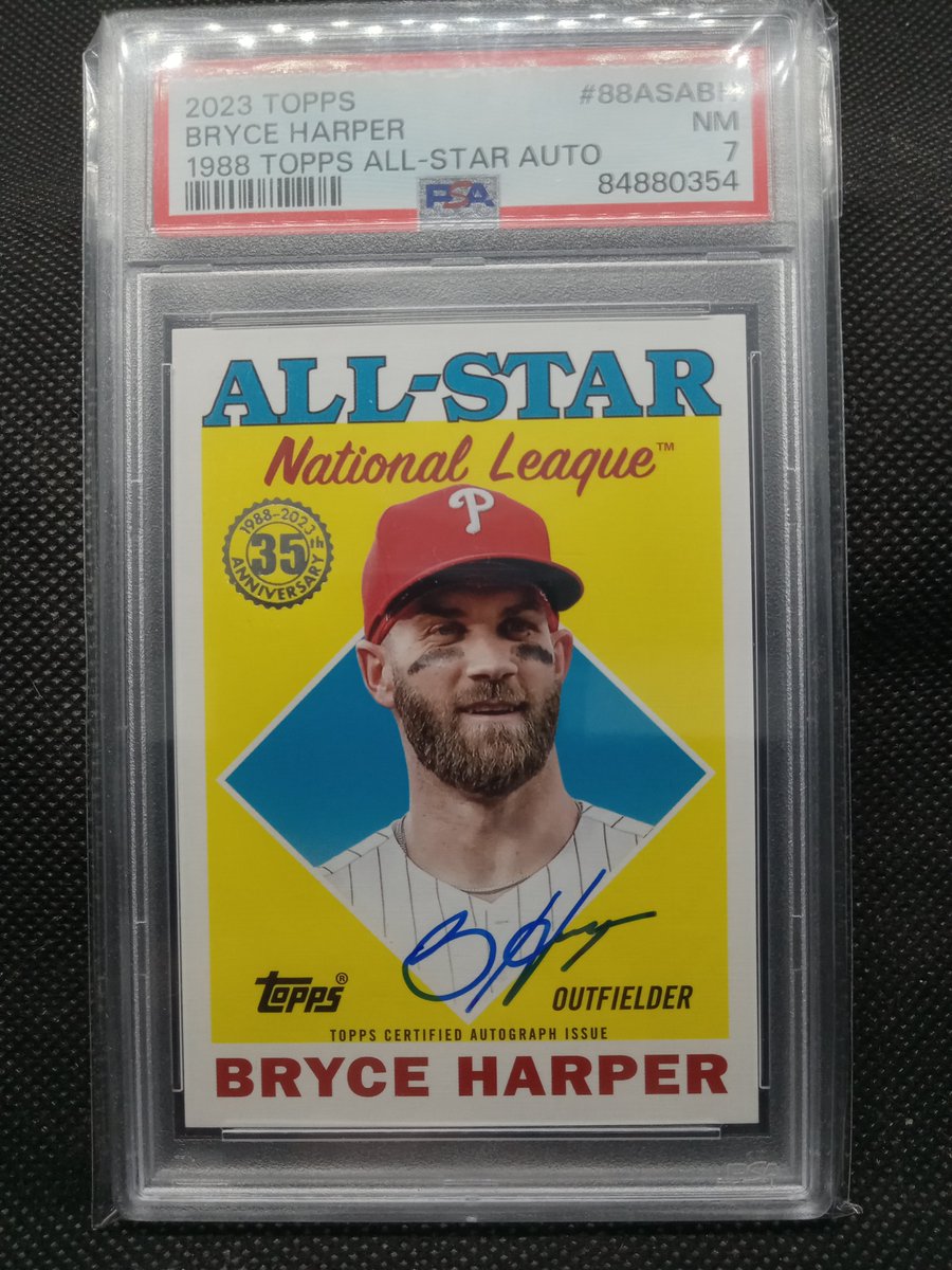 Christmas Giveaway 

On December 15th I'll be drawing a winner for this 2023 Topps Bryce Harper All Star Autograph Card 

Just follow and repost to get in. 

Good luck everyone 👍👍