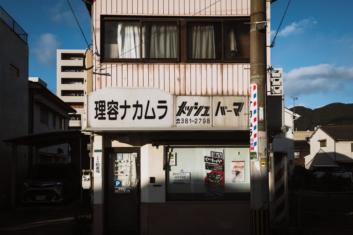 kitaq_style's tweet image. 11月の連載は「門司区 大里戸ノ上」。冬季の澄んだ空気や夕日がつくる影、街角の植物たちの写真を見ていると散歩したくなりますね。
北九州市在住の写真家、栗山喬さん@age_cox の連載企画「Go Around」
vol.23 門司区 大里戸ノ上 kitaq.style/go_around_023/