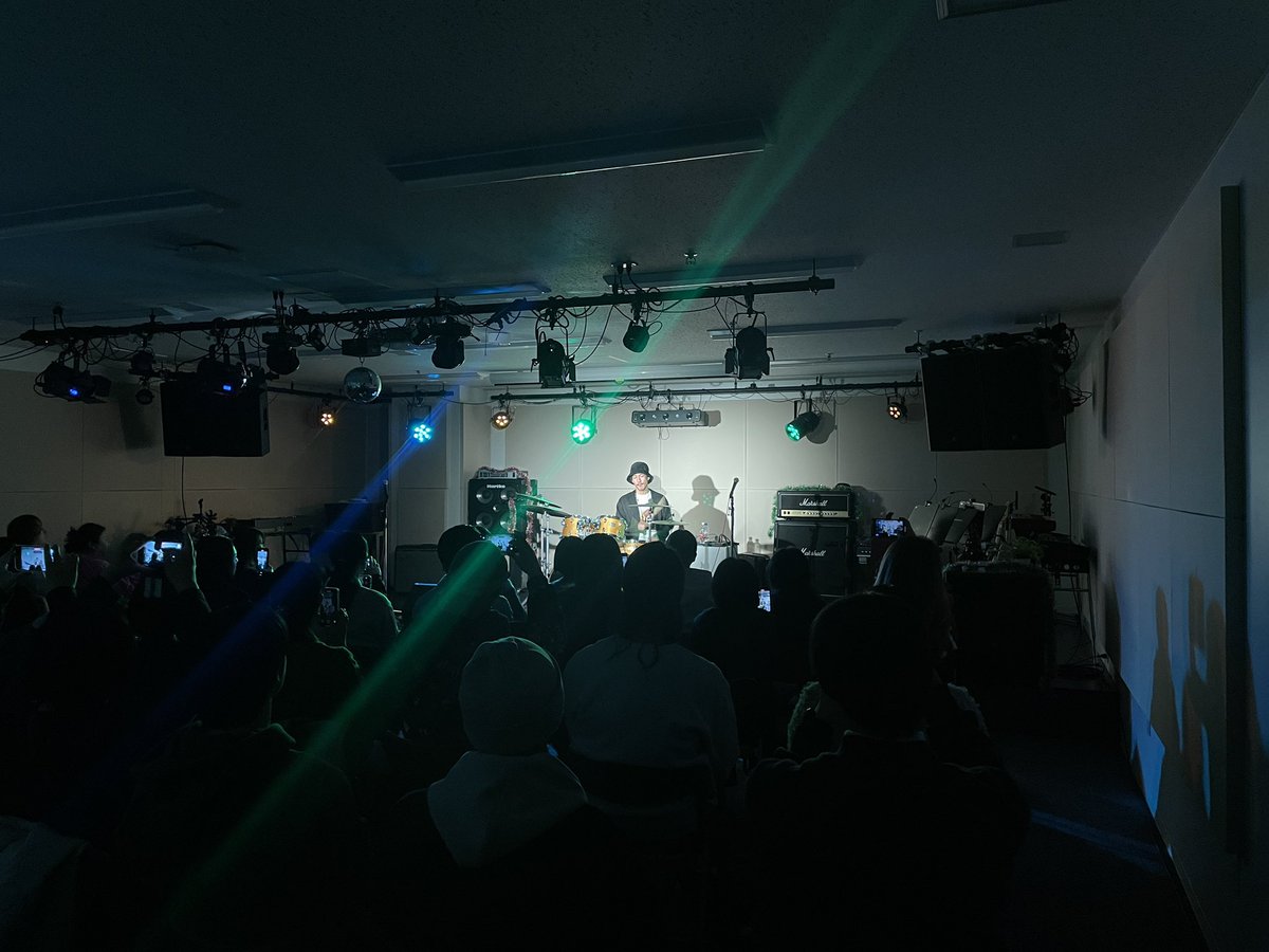 rockdrum_jp's tweet photo. ロックドラム検定×エサソンドラムスクールpresents

神田リョウドラムセミナー

大盛り上がりでした！！

ご来場下さった皆様、ビジュアルアーツの皆様、ありがとうございました！㊗️

ミセスなどの生演奏、質問コーナーやトレーニング方法など盛りだくさん🥁

今後ともよろしくお願い致します！！ https://t.co/dkLj6zgqa6