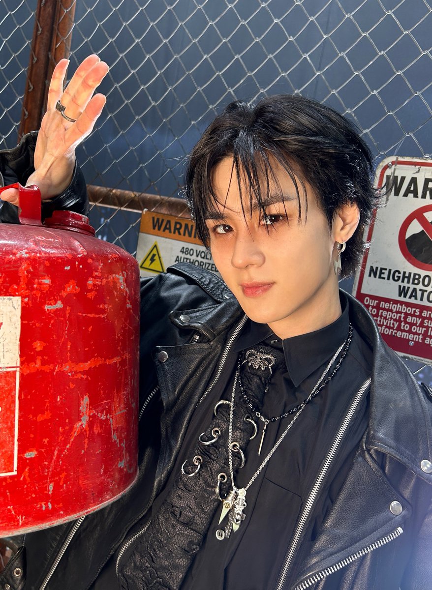 🥀ᶜᵃᵗᶜʰ ᵗʰᶦˢ ᵛᶦᵇᵉ🖤

#KUN #钱锟 #쿤
#WayV #威神V #FREQUENCY
#WayV_FREQUENCY