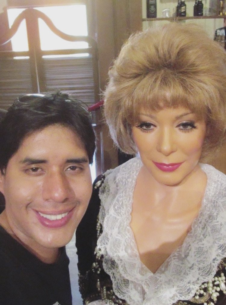 CarlosAmbro's tweet photo. ¡Qué triste noticia, se nos fué una grande del entretenimiento tanto del cine, teatro y televisión! ¡Una mujer que hizo leyenda por sus impecables trabajos, y que perdurará en nuestra mente y corazones para toda la eternidad! ¡Descanse en Paz Doña #SilviaPinal 🙏❤️🕊️! https://t.co/vi2LdXMJUl
