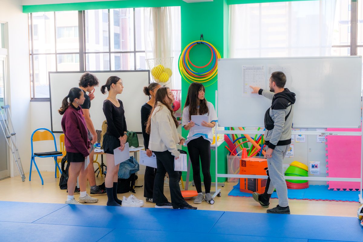 lfikyoto's tweet photo. C’est parti pour les premières épreuves du #baccalauréat au #lfikyoto ! Nos élèves de #terminale débutent leur première évaluation de l'année en #EPS avec la #musculation.

#バカロレア #京都国際フランス学園 #BacEPS #Musculation 

@aefeinfo @AEFEAP https://t.co/DzXAsmKXTz