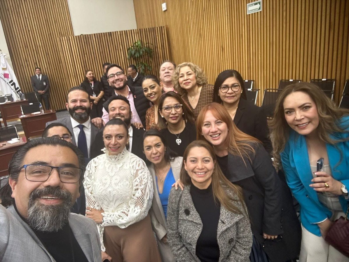 casalez_mayte's tweet photo. Un gran gusto coincidir con mis compañeros y compañeras de la Red Nacional de Consejerías Electorales por una Democracia Incluyente durante la designación de la Dra. Claudia Arlett Espino como Secretaria Ejecutiva del INE, felicidades y el mejor de los éxitos en esta encomienda https://t.co/7sJul4uVJp