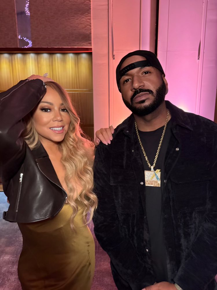 DJSUSSONE's tweet image. A successful thanksgiving night with my family @mariahcarey and team. Happy Thanksgiving. 🦃🦋