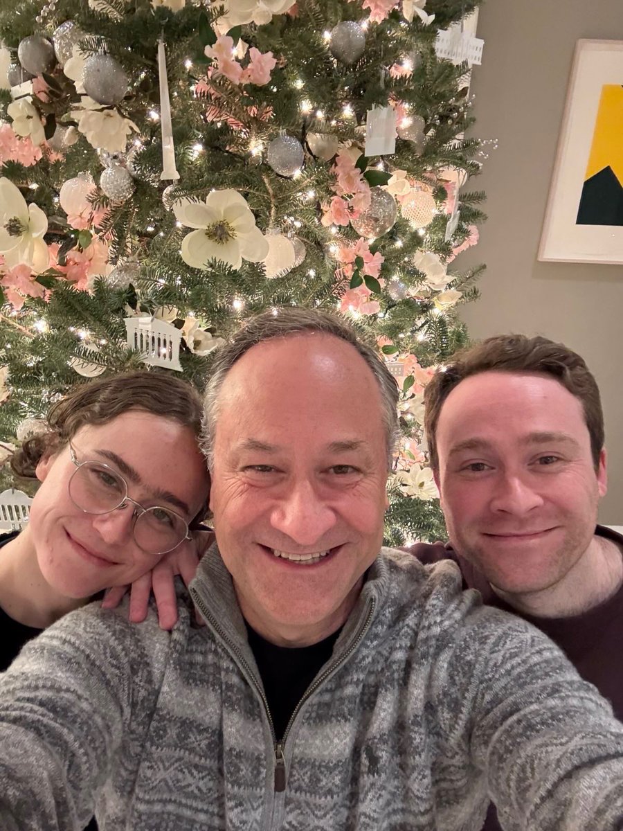 COACHnFINGER's tweet photo. Doug Emhoff posted a holiday picture.
Where is the Vice President, and "head of the house," Kamala Harris?
What’s your best guess?
#Kamala #Harris #Thanksgiving #Trump #TheLeoTerrell #TrophyCoach https://t.co/8sAn9FLXCk