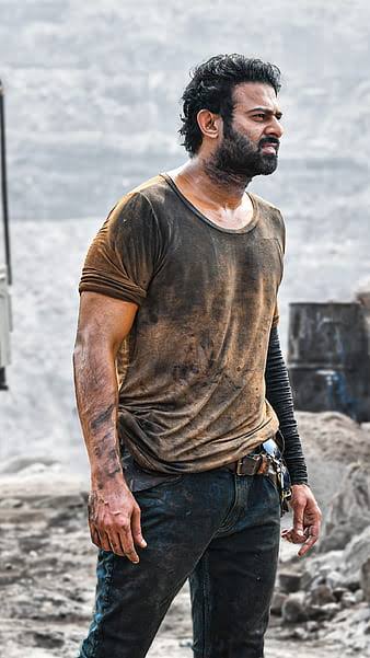 AlwaysBollywood's tweet image. Who got the best Good looking fierce warrior body??💪💪🔥

RT for #Prabhas 
Like for #HrithikRoshan