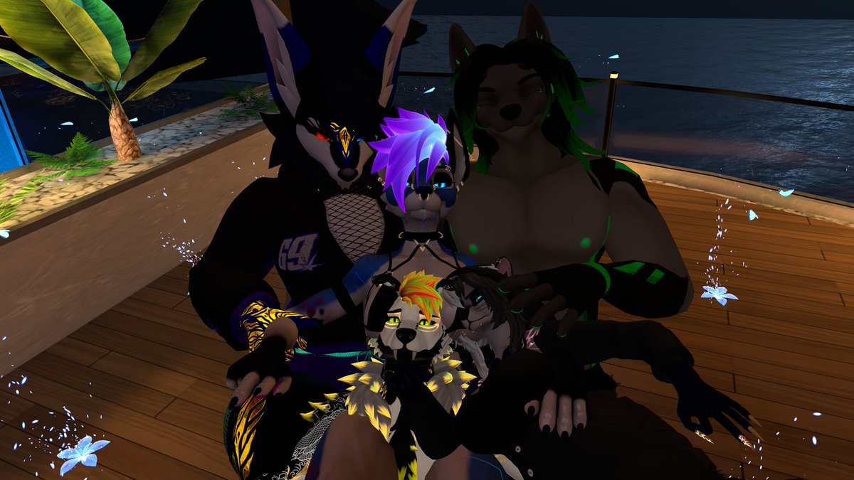 realalaskadz's tweet photo. Cuddle puddle with:

@the_hamith @Furryshaun9999 @Queeny416420120 @nightwolfy_og 

#yeen #vrchat #furry https://t.co/77xSU7pCd6