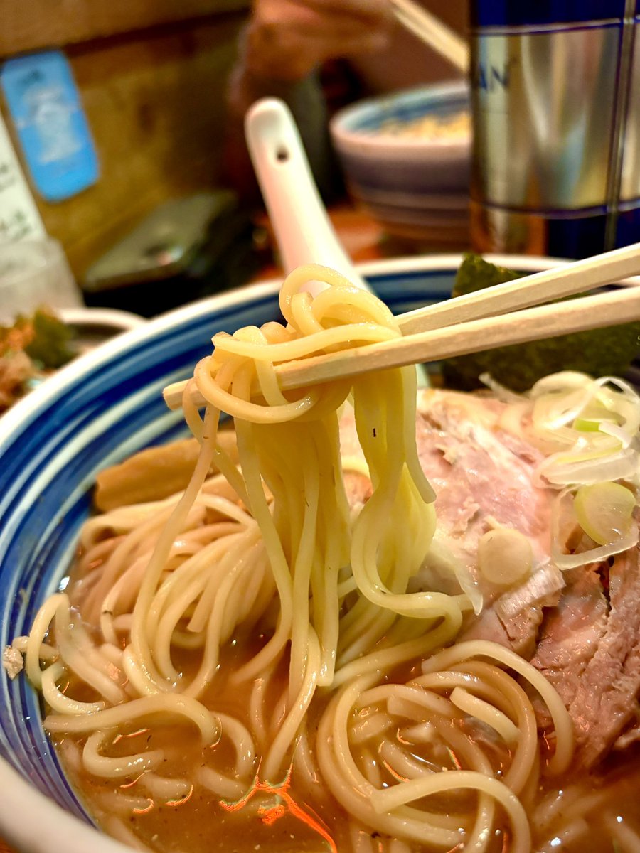 門仲のラーメン屋【こうかいぽう】
に行ってきた。

相変わらず旨いラーメン😋だし奥さんの神接客で旨さ倍増❗️

香味油が浮いてない体に良いラーメン❓って感じ。　　チャーシューご飯も旨い❗️

ご馳走様でした😋

#こうかいぼう 
#ラーメン 
#門前仲町
