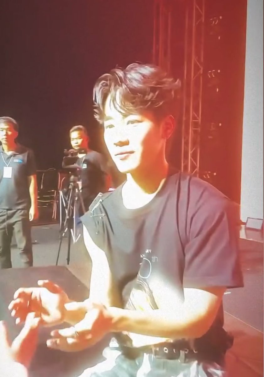 YWBTSrealm's tweet image. People well versed in iPhone photography/videography … why did my phone go into this over exposure mode when on stage clicking my idol… ??  These are my current camera settings…help!! 

#iphonephotography #iphone14pro #iphoneissue #iphonephoto #phonecamera #phonecameraexposure