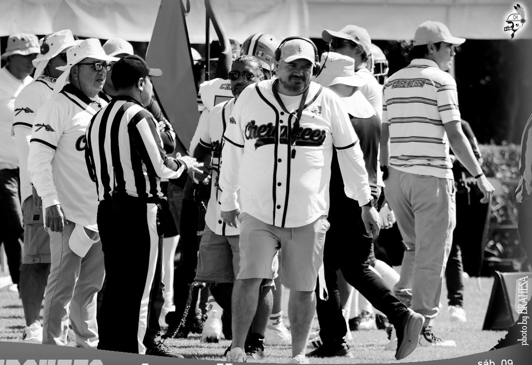 OthonHdz's tweet photo. @FOXImpactoNFL @pepesegarra @rgarciaochoa Saludos de Coach Othón Hdz https://t.co/W40EnIeSS8