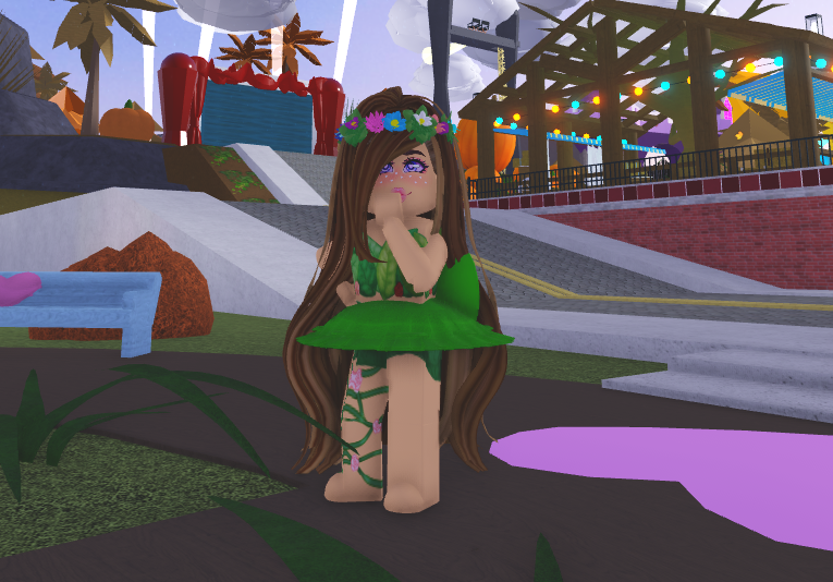 never_manic's tweet photo. who is this girl?
#rh #oldrh #rhtc #royalehigh https://t.co/BnFcTooTJM