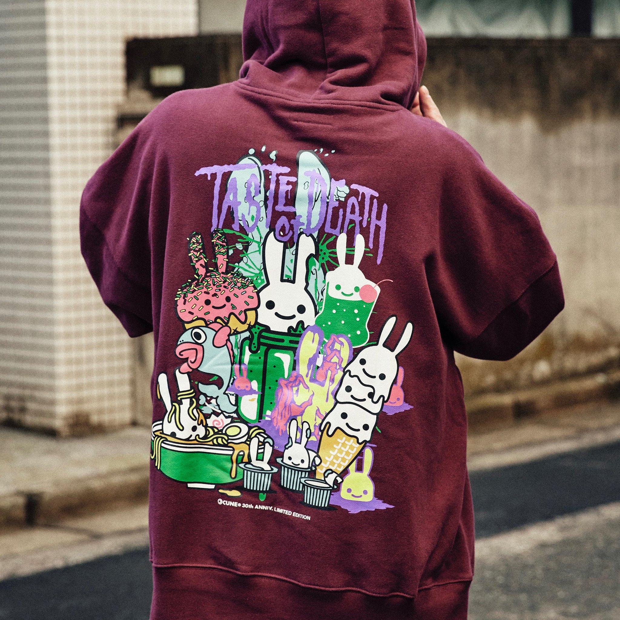 【美品】CUNE キューン　30th ANNIV. 限定コーチジャケット 30th ANNIV ベトジャンプリントのスウェットコーチジャケット