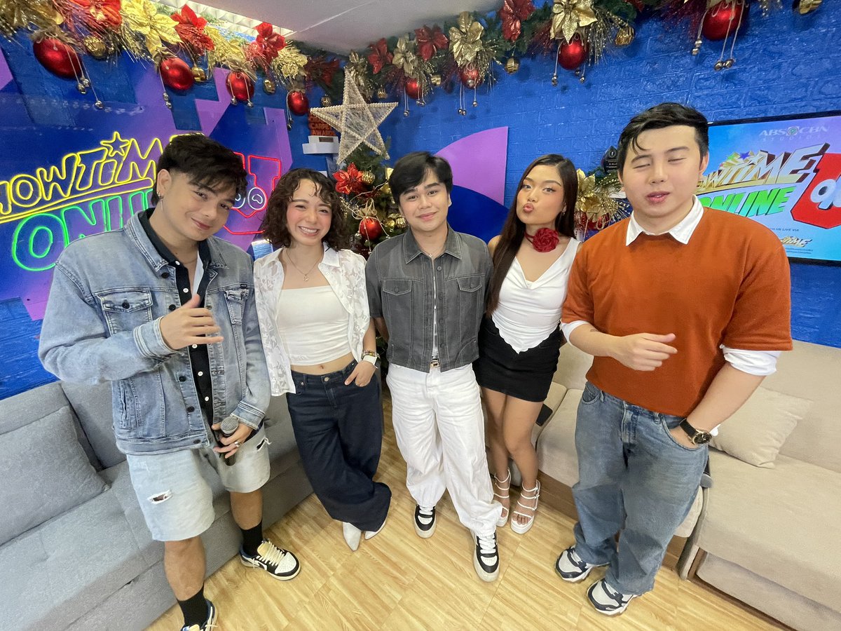 ✨ Lunch time is our time! Tumambay na dito sa Showtime Online Ü!

#ShowtimeAngGustoKo 

Watch us Live, Follow and Subscribe here: 
linktr.ee/itsshowtimena