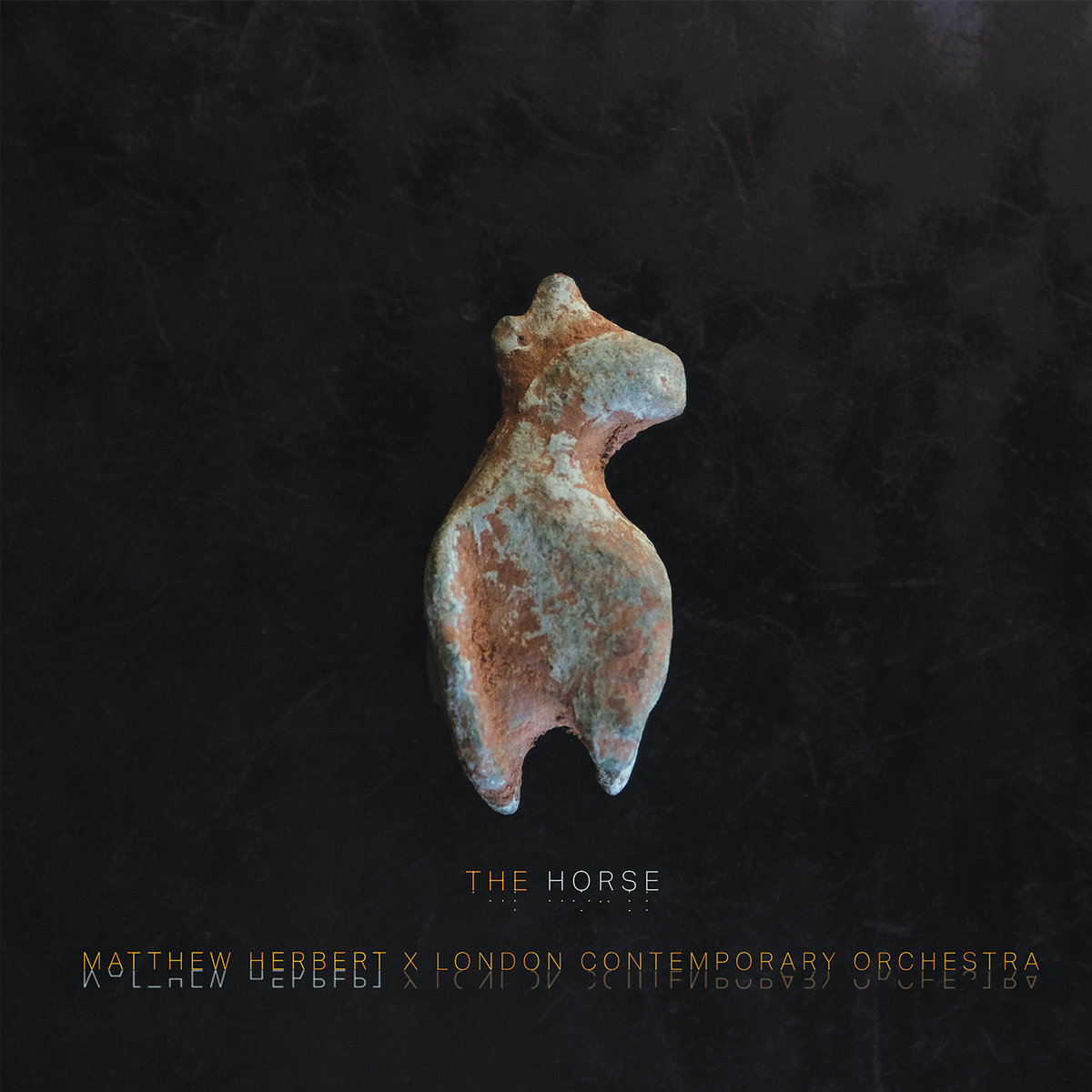 マシュー・ハーバートがロンドン・コンテンポラリー・オーケストラと制作した最新作「The Horse」のSpecial Editionが本日リリース、
ausのリミックスが２曲収録されています。Robag Wruhme、Richard Skelton、Osunlade他

Matthew Herbert - The Horse Special Edition
matthewherbert.bandcamp.com/album/the-hors…