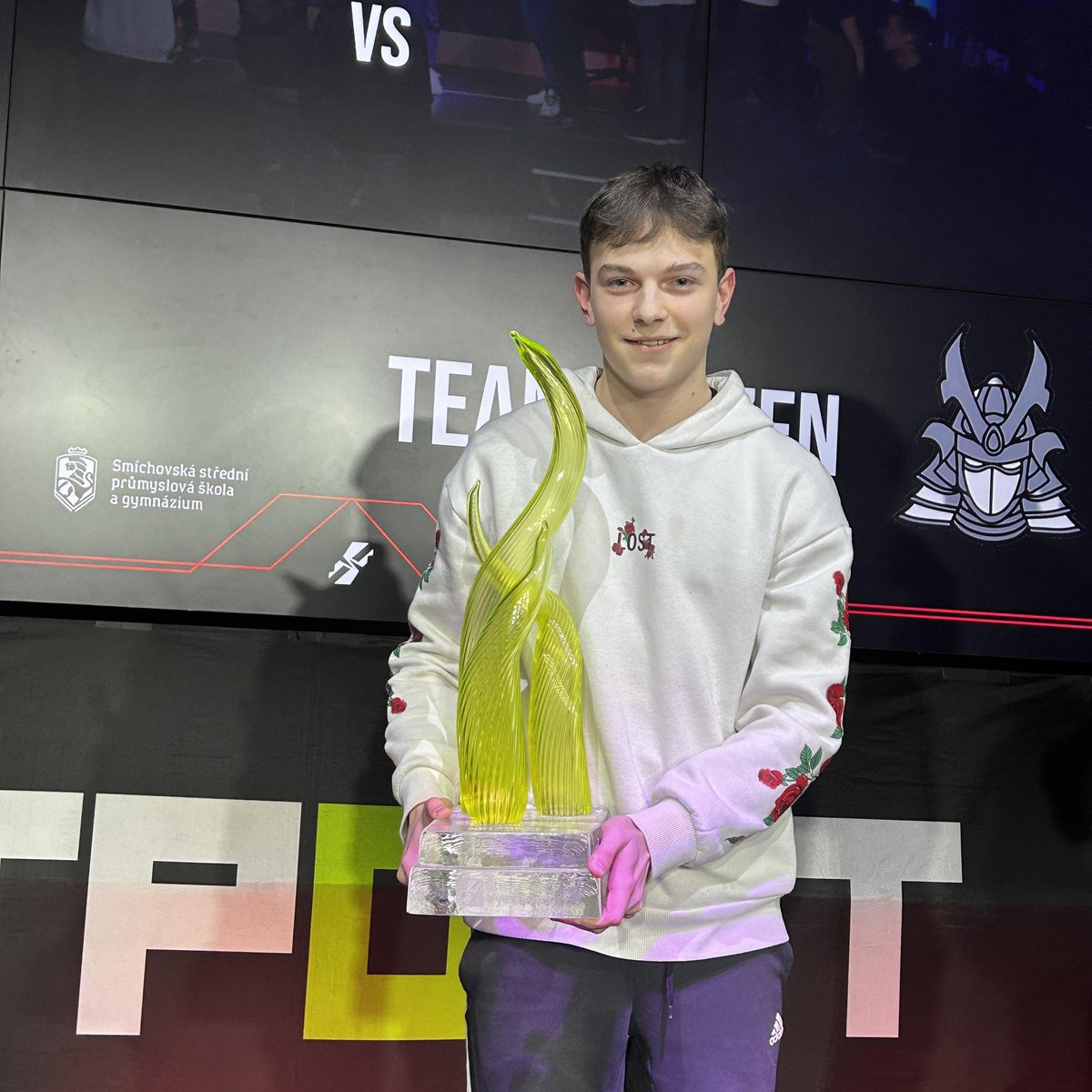 Support LFT for 2025 any region. (Able to relocate)

Experience: EPL s3 with <a href="/dynamoeclot/">Dynamo Eclot</a>, subbed in Hitpoint Masters @glore_cz

Vods available upon request.

References: <a href="/coachseeel/">Christopher Lee</a> <a href="/CoachLegocan/">Egecan KIRTAŞ</a> <a href="/MatyzchatyLOL/">Matyzchaty</a> <a href="/SamaFreeze/">Sama</a>  
Contact me on discord: timr1151