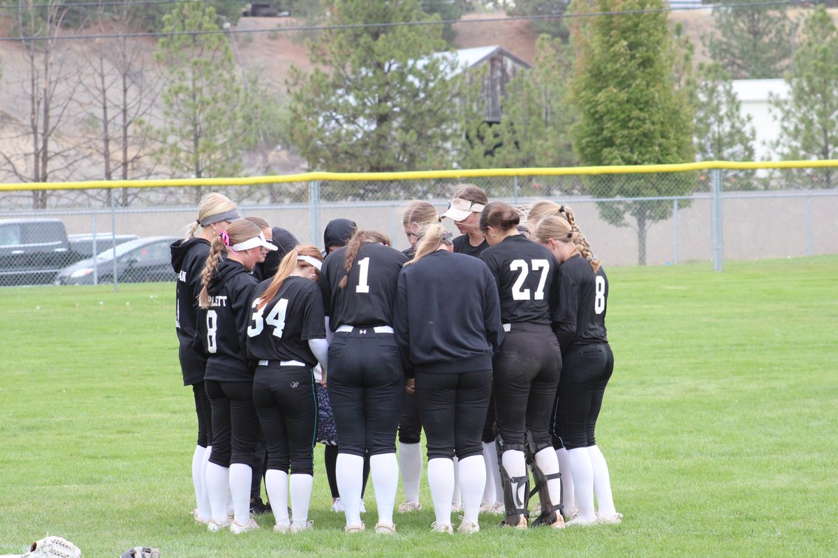 Thankful for this sport. 
For the people it has brought me, for the lessons it has taught me, for the ability I have, the opportunities I have been given, and the people that make it happen and support me. 
THANK YOU SOFTBALL!!
 Happy Thanksgiving!🦃 🩷🩵🥎