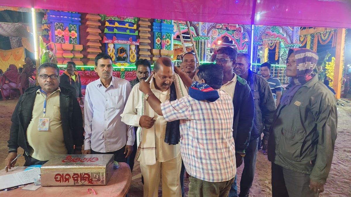 ajoy_kumar_rout's tweet photo. #ପାଟକୁରା ନିର୍ବାଚନ #ଗରଦପୁର ବ୍ଲକ #ପଦ୍ମପୁର ପଞ୍ଚାୟତ ଅନ୍ତର୍ଗତ ଗୋତ୍ରବିଲ ଗ୍ରାମ ଠାରେ ବାବା ଗୁପ୍ତେଶ୍ୱର ମହାଦେବଙ୍କ ନୂତନ ମନ୍ଦିର ପ୍ରତିଷ୍ଠା ଉତ୍ସବରେ ଯୋଗଦେବା ସହିତ ପ୍ରଭୁଙ୍କ ଆଶୀର୍ବାଦ ଭିକ୍ଷା କରିଥିଲି l https://t.co/iwxbBK6lXw