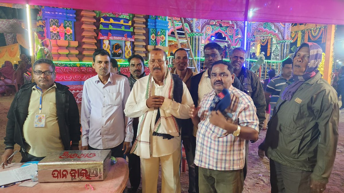 ajoy_kumar_rout's tweet photo. #ପାଟକୁରା ନିର୍ବାଚନ #ଗରଦପୁର ବ୍ଲକ #ପଦ୍ମପୁର ପଞ୍ଚାୟତ ଅନ୍ତର୍ଗତ ଗୋତ୍ରବିଲ ଗ୍ରାମ ଠାରେ ବାବା ଗୁପ୍ତେଶ୍ୱର ମହାଦେବଙ୍କ ନୂତନ ମନ୍ଦିର ପ୍ରତିଷ୍ଠା ଉତ୍ସବରେ ଯୋଗଦେବା ସହିତ ପ୍ରଭୁଙ୍କ ଆଶୀର୍ବାଦ ଭିକ୍ଷା କରିଥିଲି l https://t.co/iwxbBK6lXw