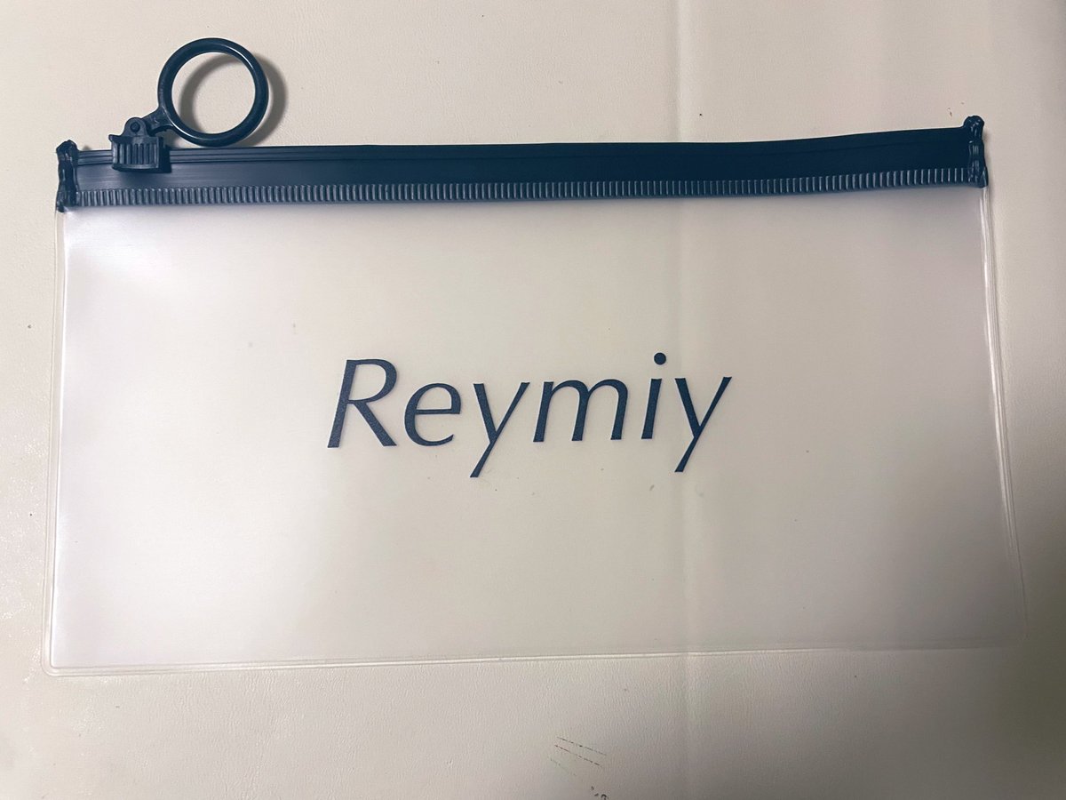 reymiy1127's tweet photo. 💎Reymiy GOODS紹介💎

・ロゴロンT ¥5,000
・モバイルバッテリー ¥4,000
・クリアケース¥2,000

ALL SET ¥10,000(¥1,000お得！)

ソロ活動で1度もグッズを出したことがないため、なんと初めての物販！
いつも持ち歩けるようなものにしました！
名前が馴染みますように🤍

https://t.co/WzA0WrMHSf https://t.co/U6BRxQjbsi