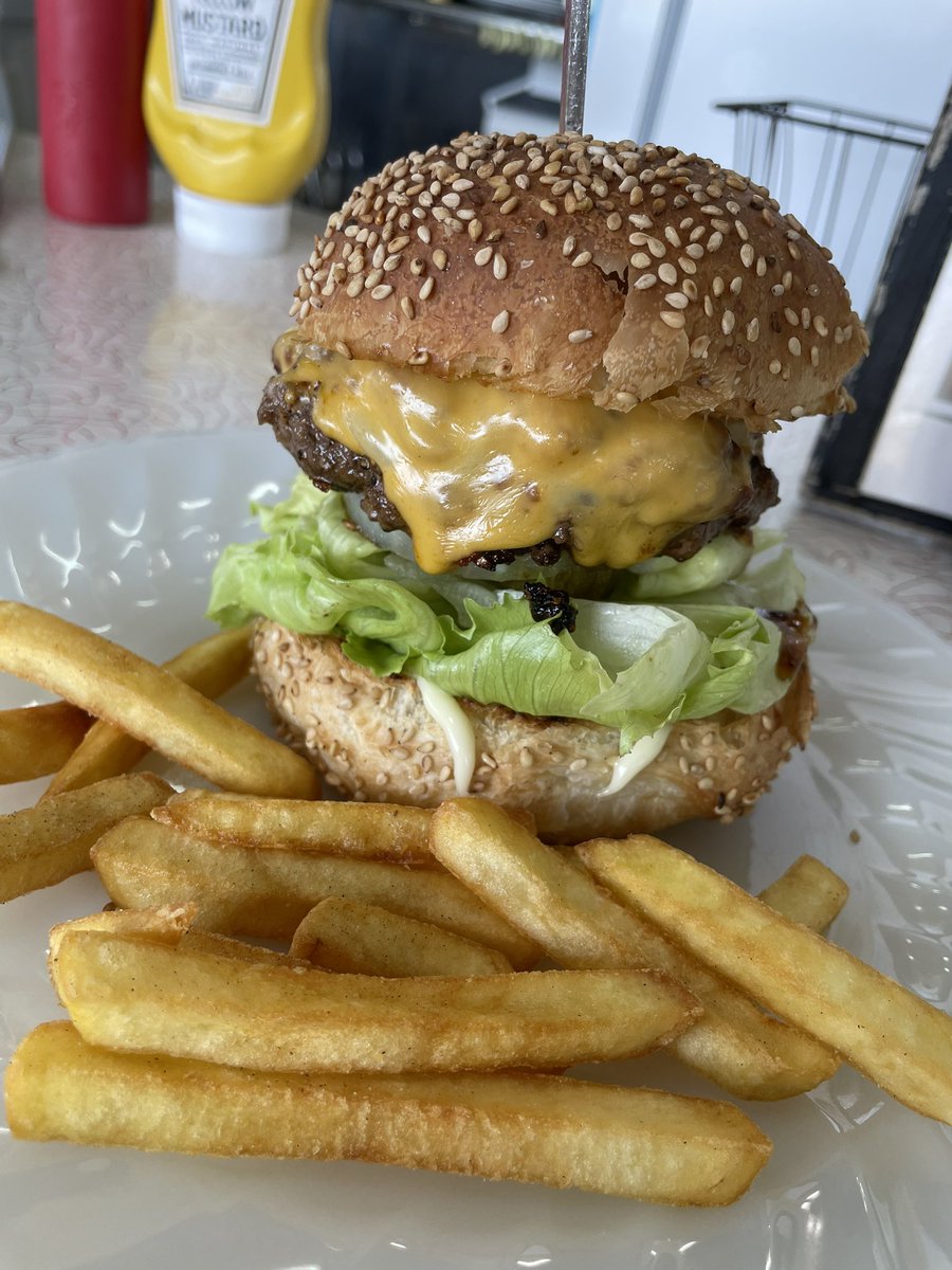 na930yukimi's tweet image. 最近のランチ💖
1. #グラッチェグラッチェ
とにかく旨い！ガッツリ、コスパ💯
2. #greasers co. hamburger &amp;amp; barber 
本格的なハンバーガー🍔
3. #山﨑
二人共好みじゃなかった…リピ🙅‍♂️
4. #カフェ レストマーズ
デカ盛りメニューがあるチキンカツ推しのお店🥩