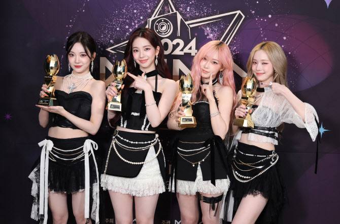 매력적인 네 요정 , 𝙁͟𝙖͟𝙚͟𝙧͟𝙞͟𝙚͟𝙨. tweet media