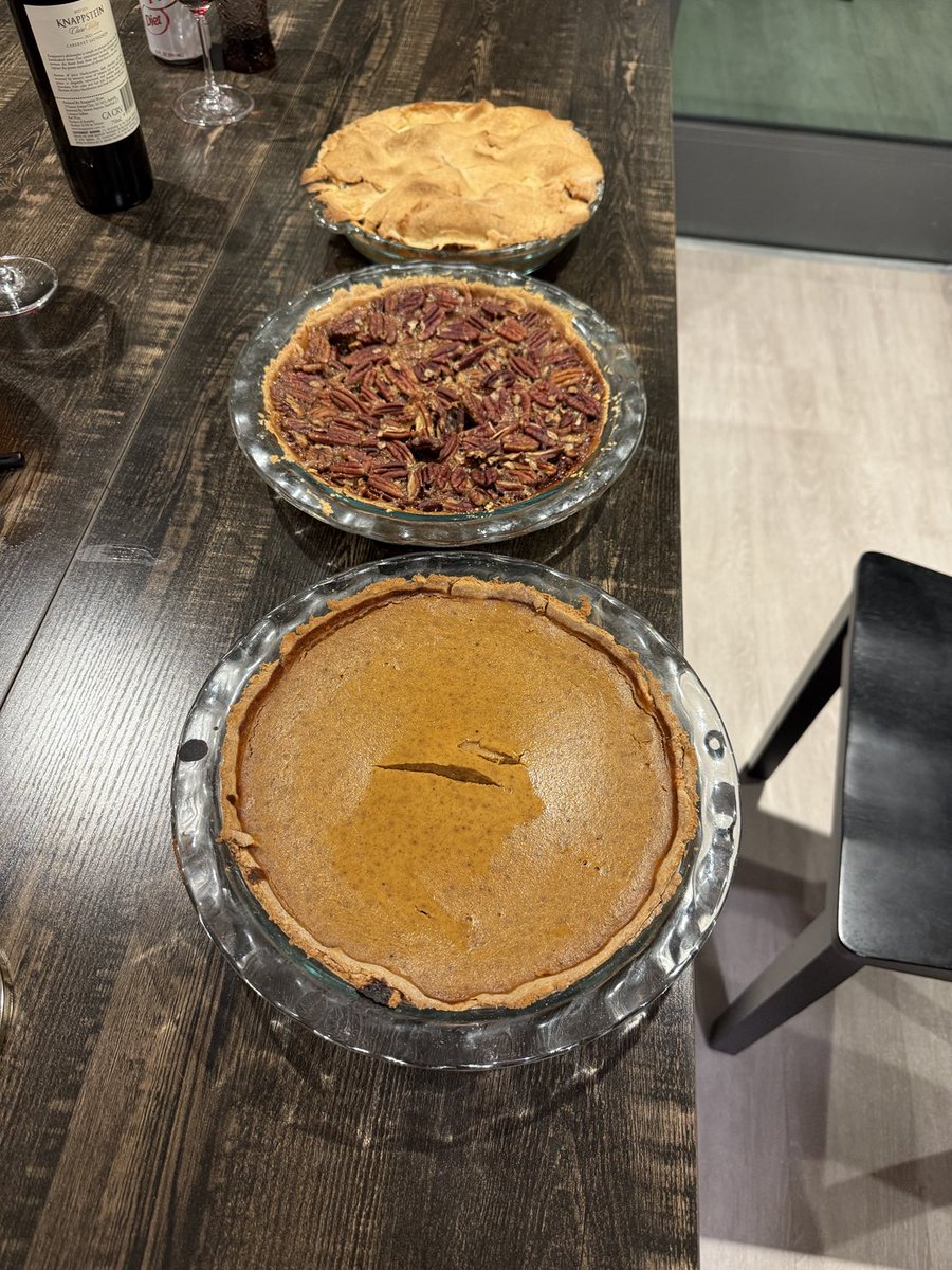 knecht644's tweet photo. #pies: pumpkin, chocolate pecan bourbon, and apple https://t.co/thzACSfdnH