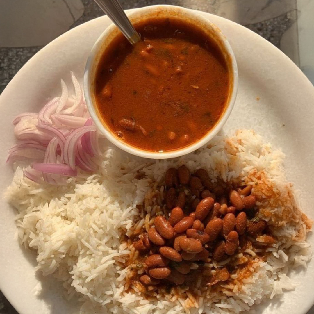 Swiggy's tweet photo. people aren't ready to accept but kadi chawal >>> rajma chawal https://t.co/1tBsvGyXeg