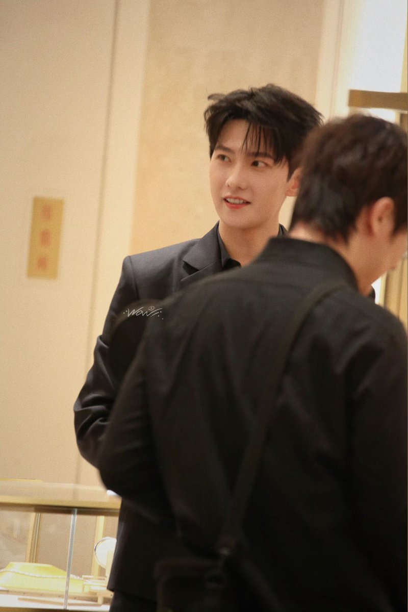 หล่อเคร่งขรึม หล่อน่ารัก มีหมดจ้าแม่ คนหล่ออ่าเน๊าะ! 5555 #YangYangxBvlgari 
BVL YANGYANG inSH