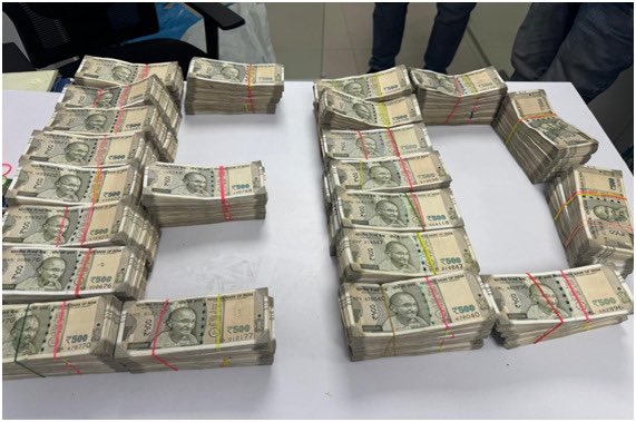 LokmatTimes_ngp's tweet image. ED Delhi searched 15 locations linked to Kwality Ltd, seizing ₹1.3 Cr cash, freezing ₹2.5 Cr in demat accounts, and recovering incriminating evidence against ex-directors and shell firms.
#KwalityLtd #Kwality #ED #SanjayDhingra #SiddhantGupta #Delhi 

(Source- ED)