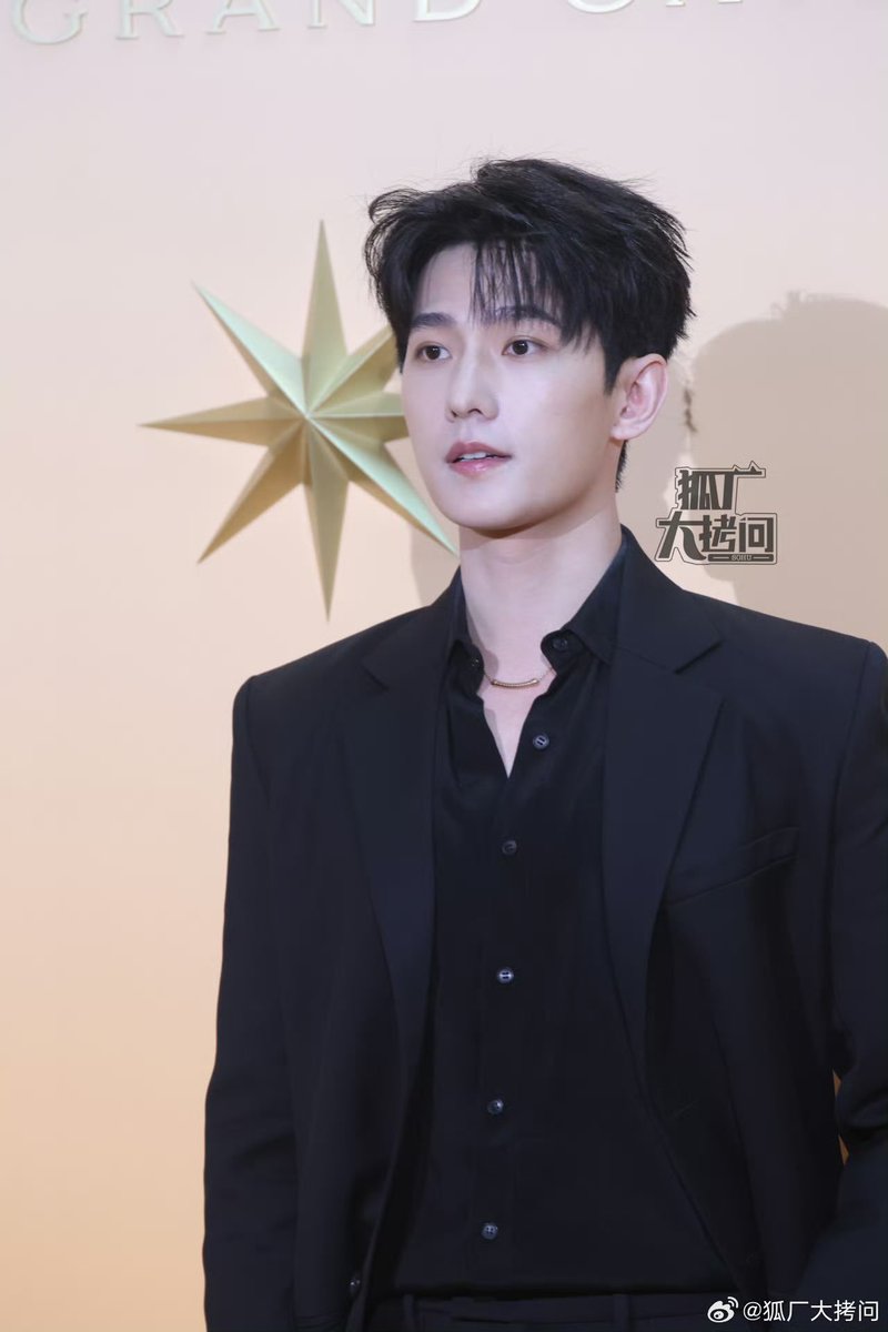 หนุ่มเซี่ยงไฮ้วัย 30+ ที่หล่อเหมือนอาบน้ำด้วยเดทตอล 

#YangYangxBvlgari 
BVL YANGYANG inSH