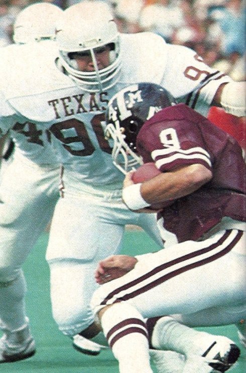 SWCfootballNow's tweet photo. 1981 Kubiak at Kyle Field #WhatTheGameShouldLookLike... and pretty much what it DOES look like (in 81 Texas had double pant stripes). #SWCrivalry #LonestarShowdown https://t.co/bnEdcK28ot