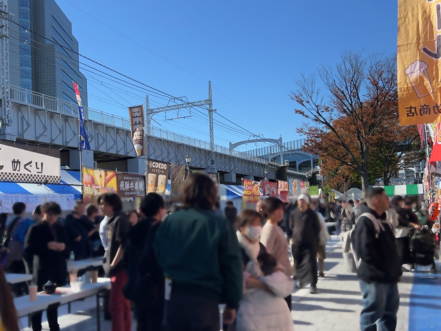 realJapanon's tweet image. 「ふるさと鍋グランプリ in すみだ」本日から開催！

平日にも関わらず、ここ隅田公園そよ風ひろばは、本日からスタートした鍋GPで多くの人で賑わっています。

お神輿の会場入りは、明日30日(土)から！

#tokyotokyo #souvenir #mukoujima #sumida #matsuri #mikoshi #experience #japanesefestival