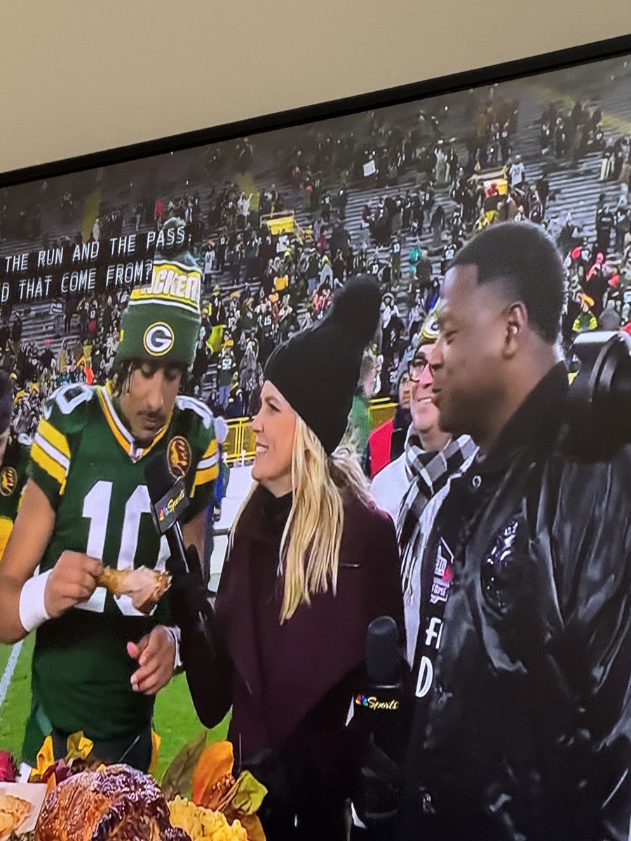 robbyrne's tweet image. ⁦@SNFonNBC⁩ makes sure JLove gets his turkey leg unlike ⁦@NFLonFOX⁩ and @gregolsen88 last year. #redemption #turkeyleg #GoPackGo 💚💛🍗