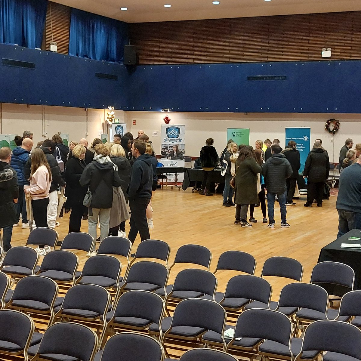 CrawshawAcademy's tweet photo. PUDSEY SIXTH FORM COLLEGE
Great Open Event tonight in the Civic Hall. Very busy with a constant flow of young people planning their next steps.
Can you spot the Crawshaw stall? Next event January
#getapplying
#nextsteps https://t.co/V32oZTHKon