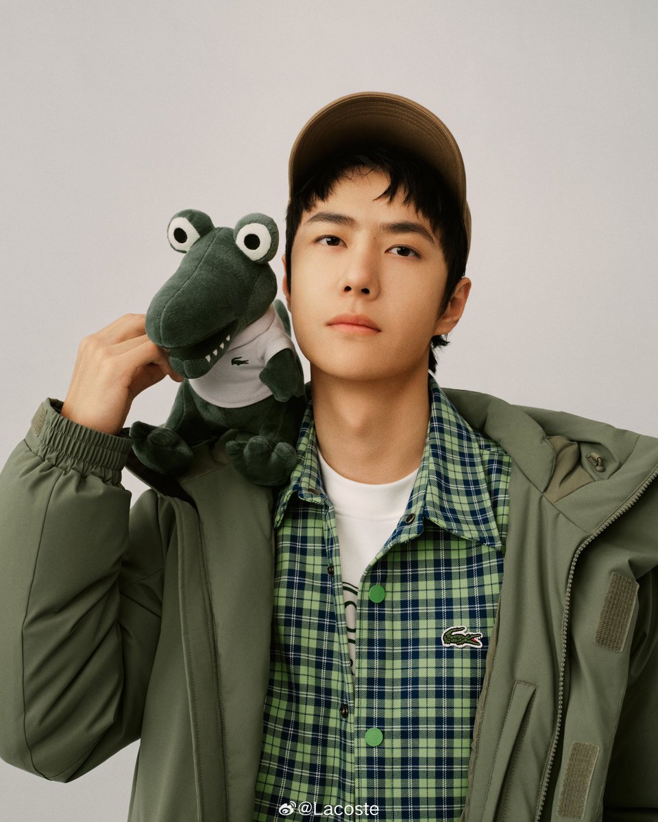 Yibo_Thailand's tweet photo. 241129 | Lacoste weibo update
เคล็ดลับการแต่งตัวช่วงวันหยุดของ #หวังอี้ป๋อ เปิดเผยแล้ว แรงบันดาลใจแบบ Boom ปะทะกันหลากหลายสไตล์อย่างอิสระ ทำให้วันหยุดของคุณดูไม่จำเจอีกต่อไป! 1/2

#WangYiboxLacoste 
#WangYibo @Lacoste https://t.co/kpIv7azeJq