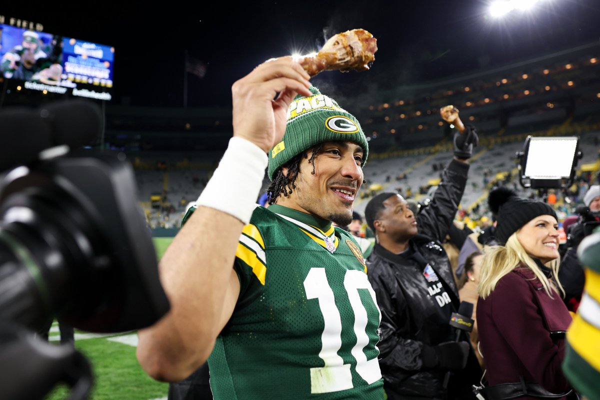 NFL's tweet photo. Victory never tasted so good 🍗

#MaddenThanksgiving https://t.co/624JS3t2xW